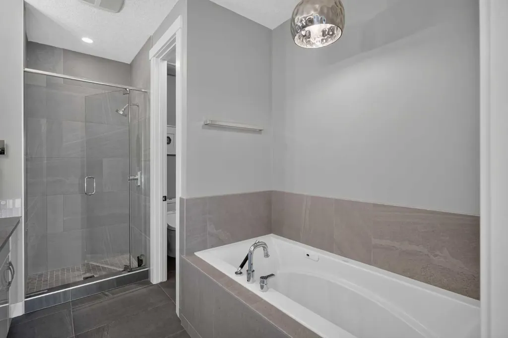 3507 40 Street SW Calgary AB T3E 3K3
