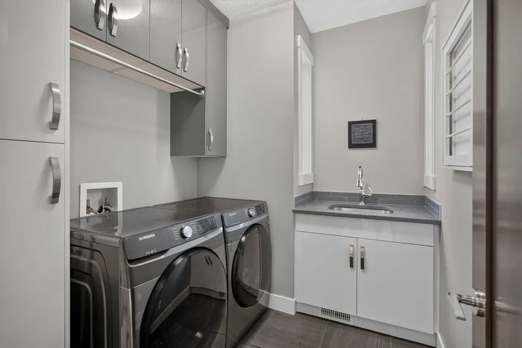 3507 40 Street SW Calgary AB T3E 3K3
