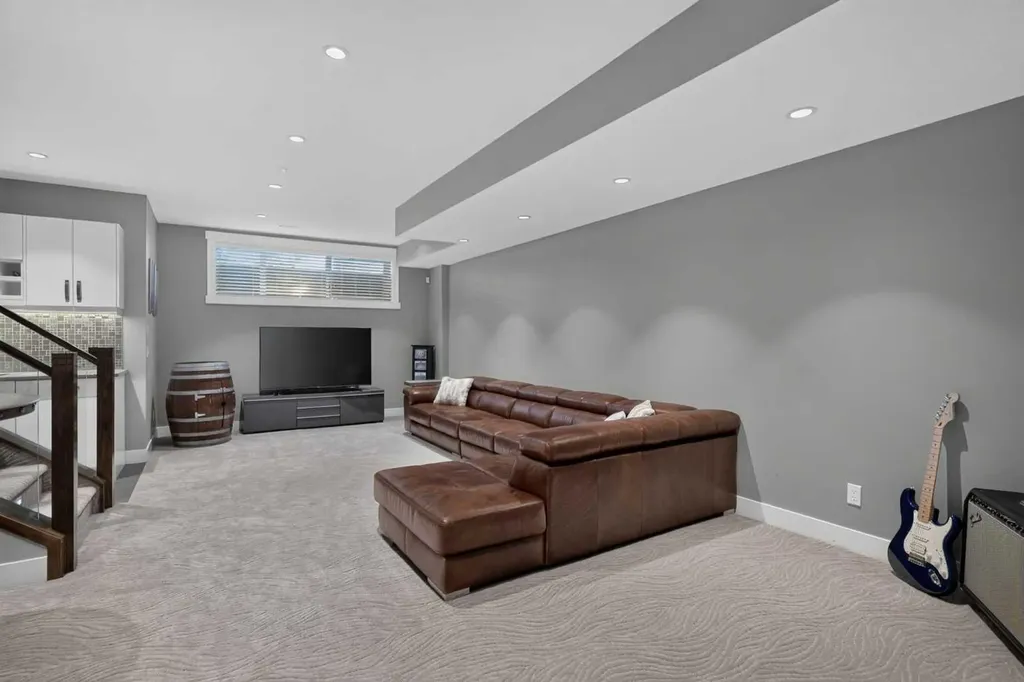 3507 40 Street SW Calgary AB T3E 3K3