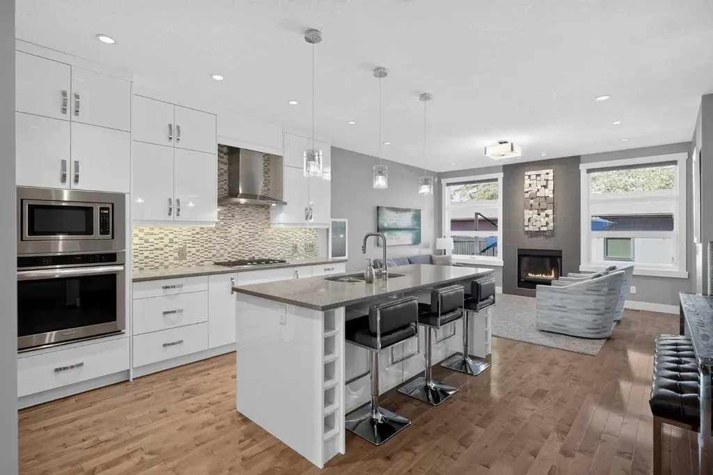 3507 40 Street SW Calgary AB T3E 3K3