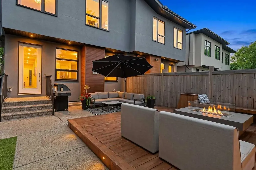 3507 40 Street SW Calgary AB T3E 3K3