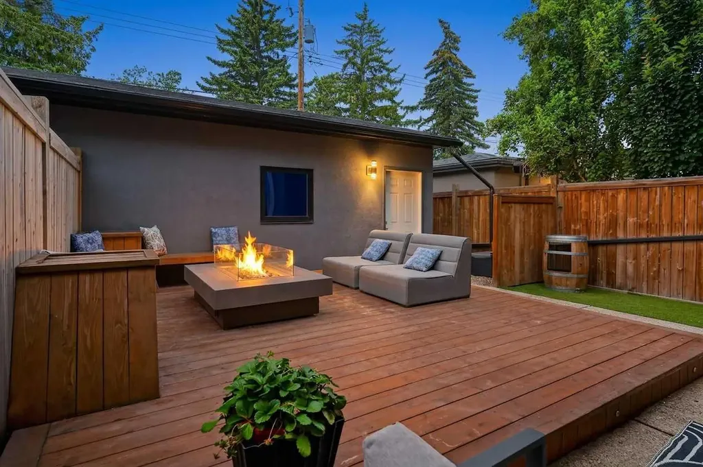 3507 40 Street SW Calgary AB T3E 3K3