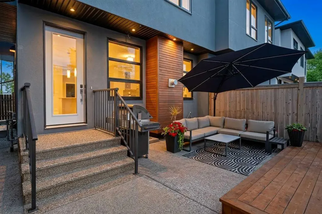 3507 40 Street SW Calgary AB T3E 3K3