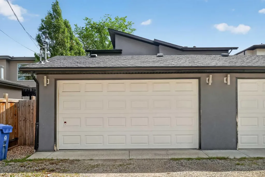 3507 40 Street SW Calgary AB T3E 3K3