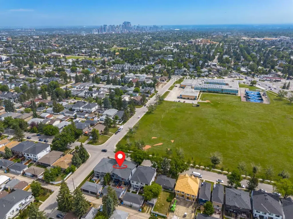 3507 40 Street SW Calgary AB T3E 3K3