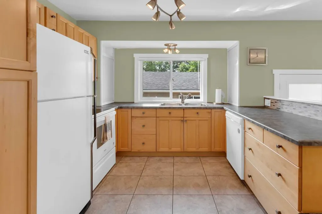1 Thorncliffe Crescent NW Calgary AB T2K 3A9