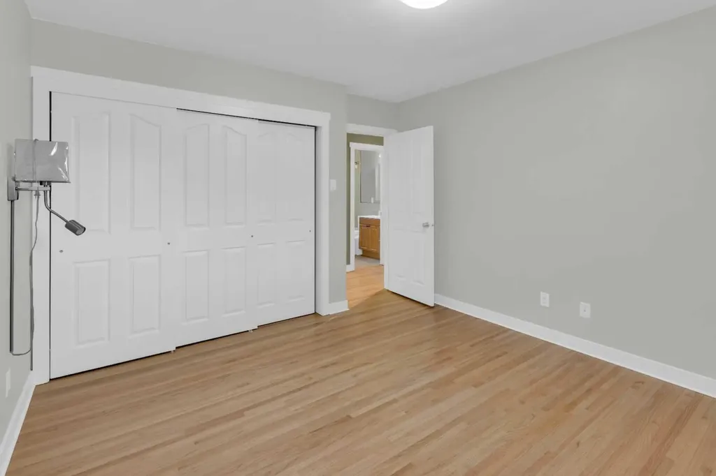 1 Thorncliffe Crescent NW Calgary AB T2K 3A9