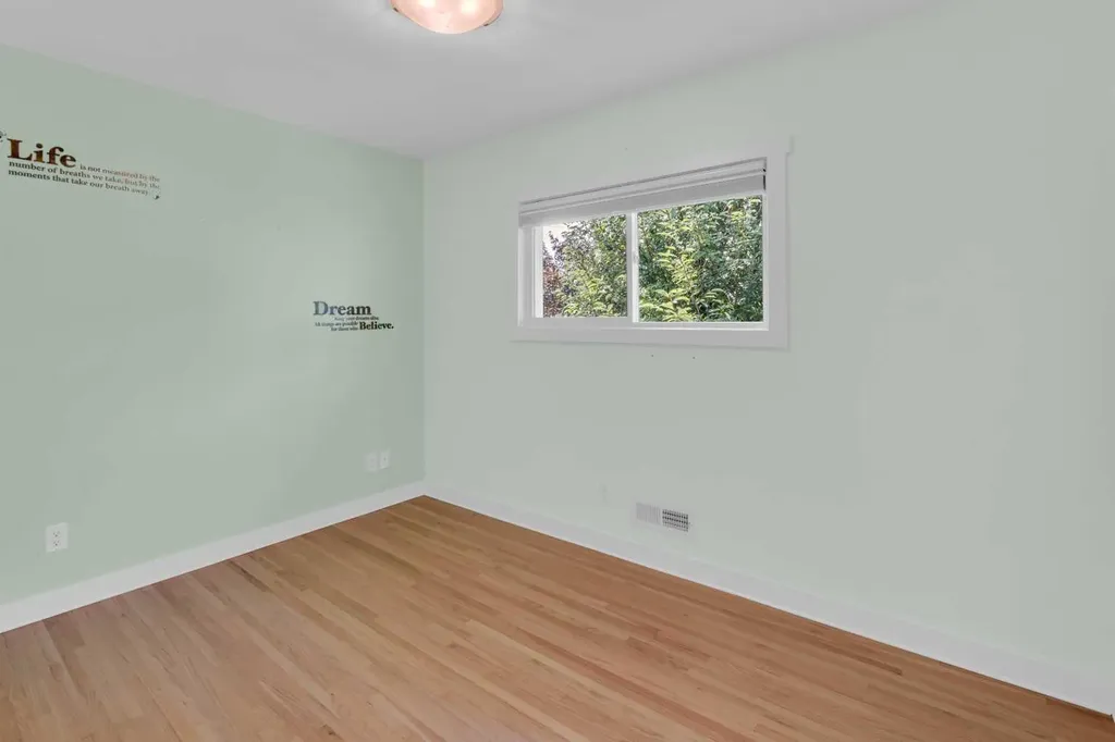 1 Thorncliffe Crescent NW Calgary AB T2K 3A9
