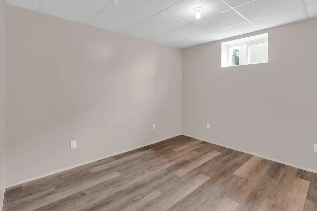 1 Thorncliffe Crescent NW Calgary AB T2K 3A9