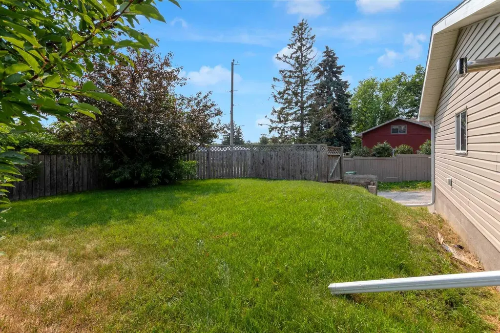 1 Thorncliffe Crescent NW Calgary AB T2K 3A9