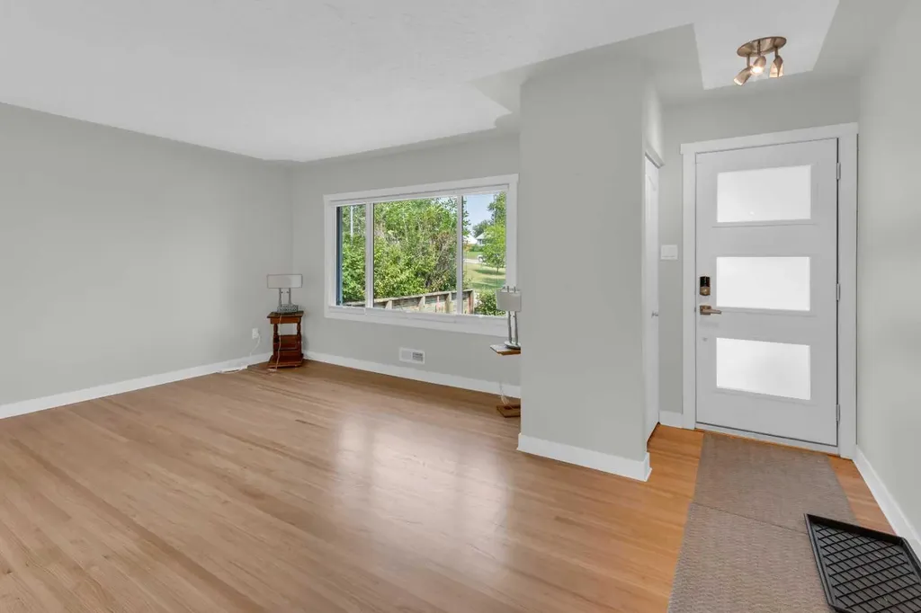 1 Thorncliffe Crescent NW Calgary AB T2K 3A9