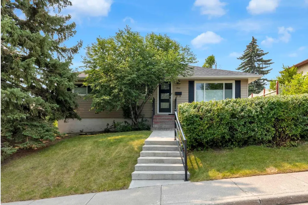 1 Thorncliffe Crescent NW Calgary AB T2K 3A9