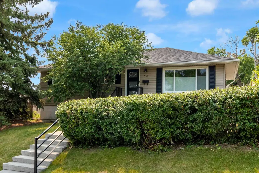 1 Thorncliffe Crescent NW Calgary AB T2K 3A9