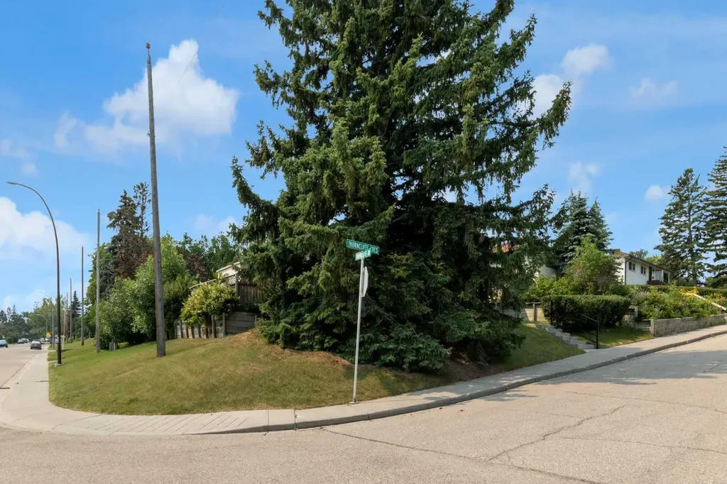 1 Thorncliffe Crescent NW Calgary AB T2K 3A9