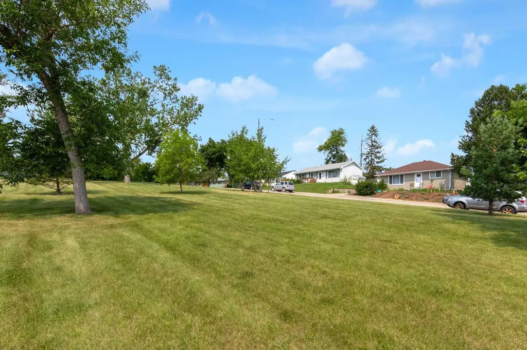 1 Thorncliffe Crescent NW Calgary AB T2K 3A9
