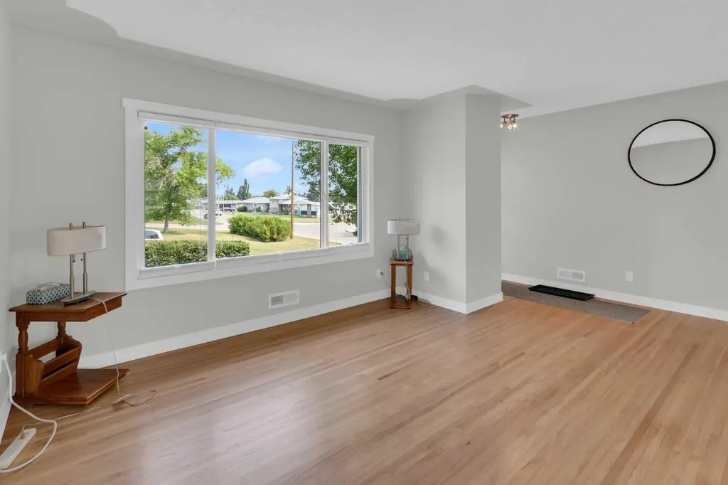 1 Thorncliffe Crescent NW Calgary AB T2K 3A9