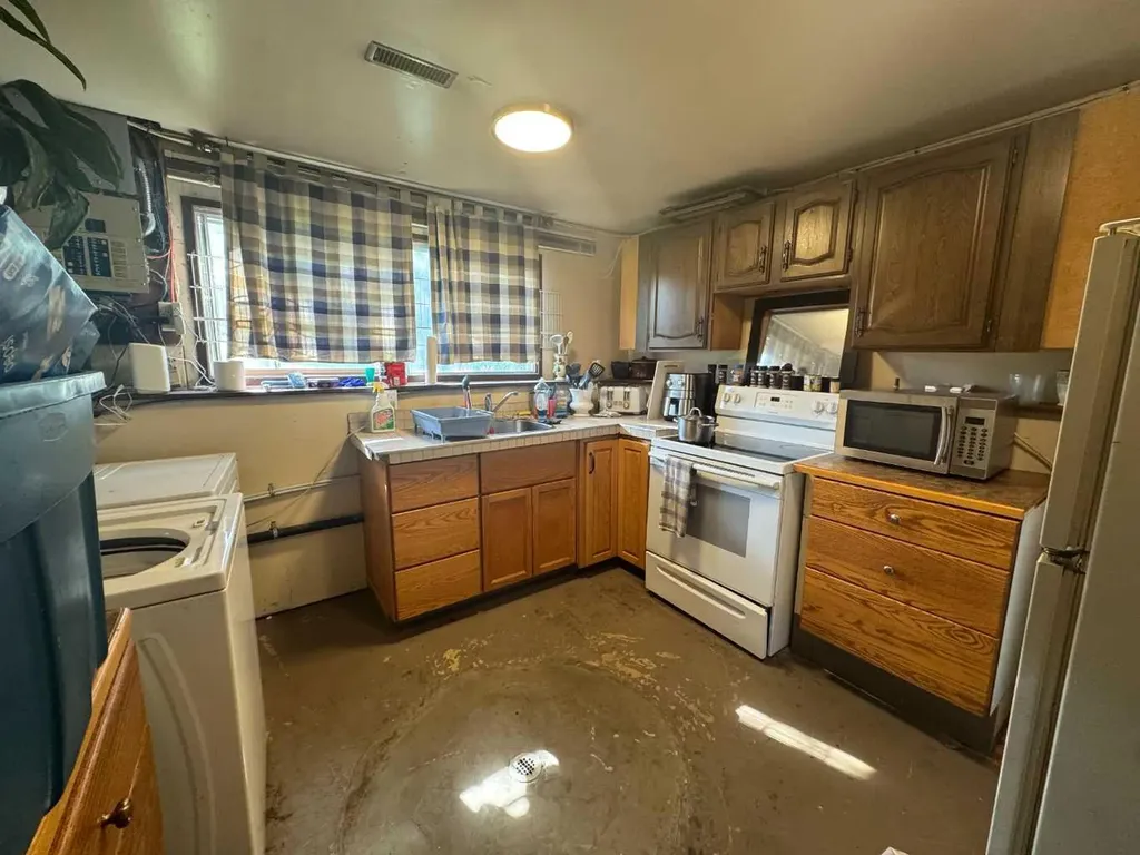 47 Patterson Crescent Red Deer AB T4P 1J4