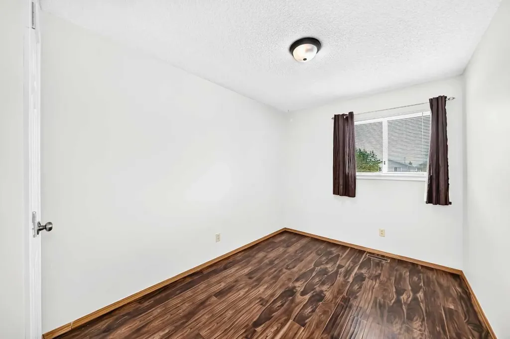 6934 Laguna Way NE Calgary AB T1Y 6W2