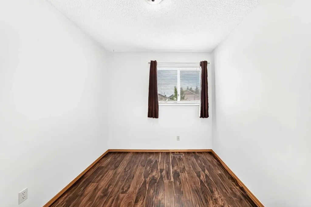 6934 Laguna Way NE Calgary AB T1Y 6W2