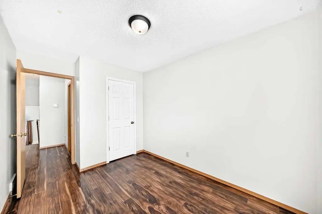 6934 Laguna Way NE Calgary AB T1Y 6W2