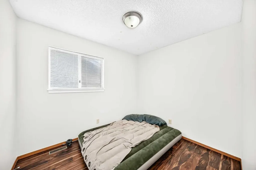6934 Laguna Way NE Calgary AB T1Y 6W2