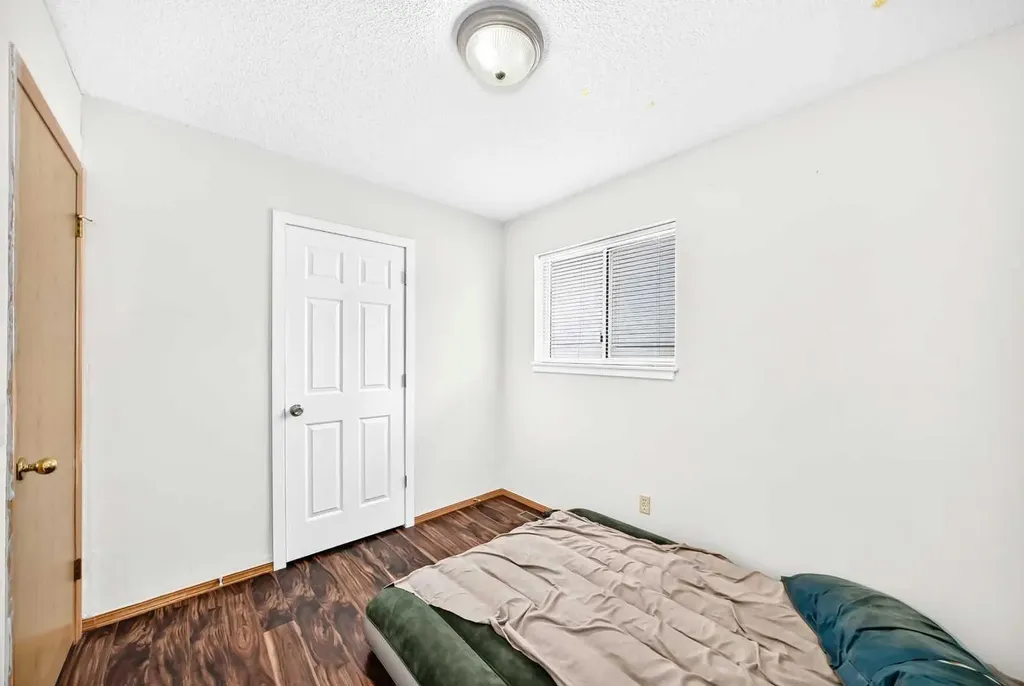 6934 Laguna Way NE Calgary AB T1Y 6W2