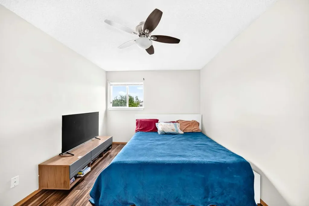 6934 Laguna Way NE Calgary AB T1Y 6W2