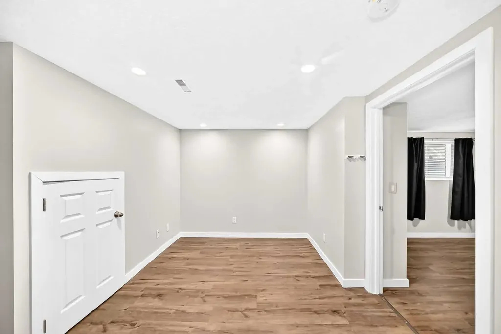 6934 Laguna Way NE Calgary AB T1Y 6W2
