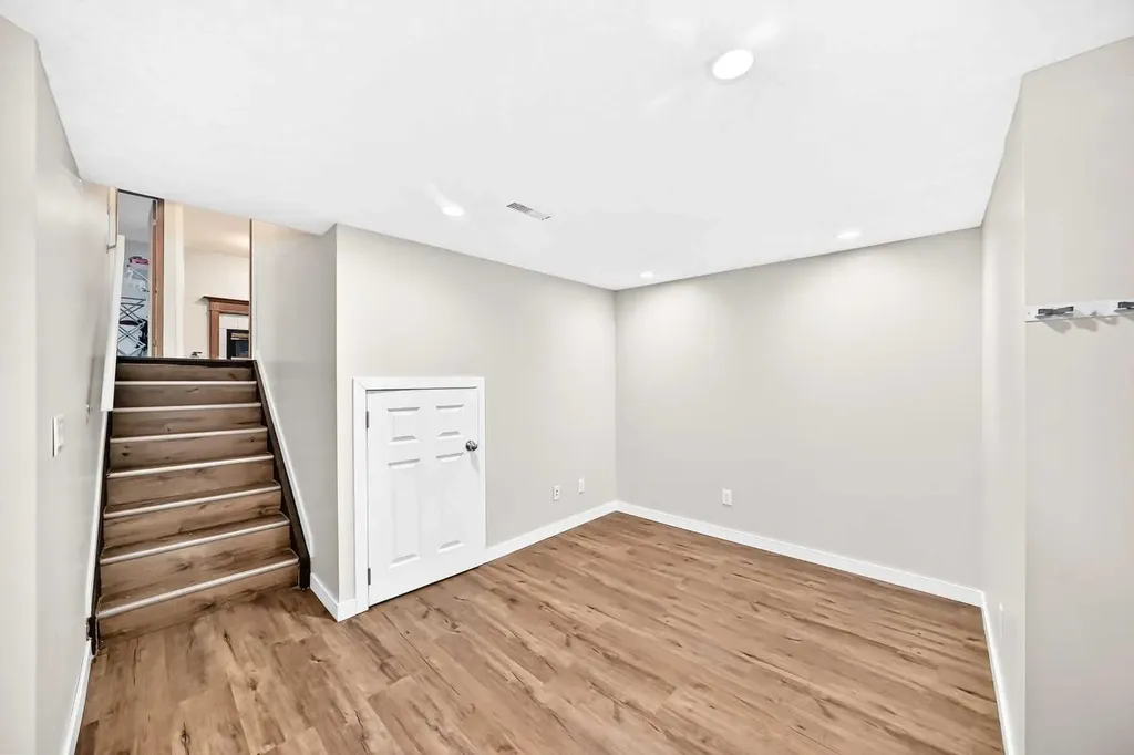 6934 Laguna Way NE Calgary AB T1Y 6W2