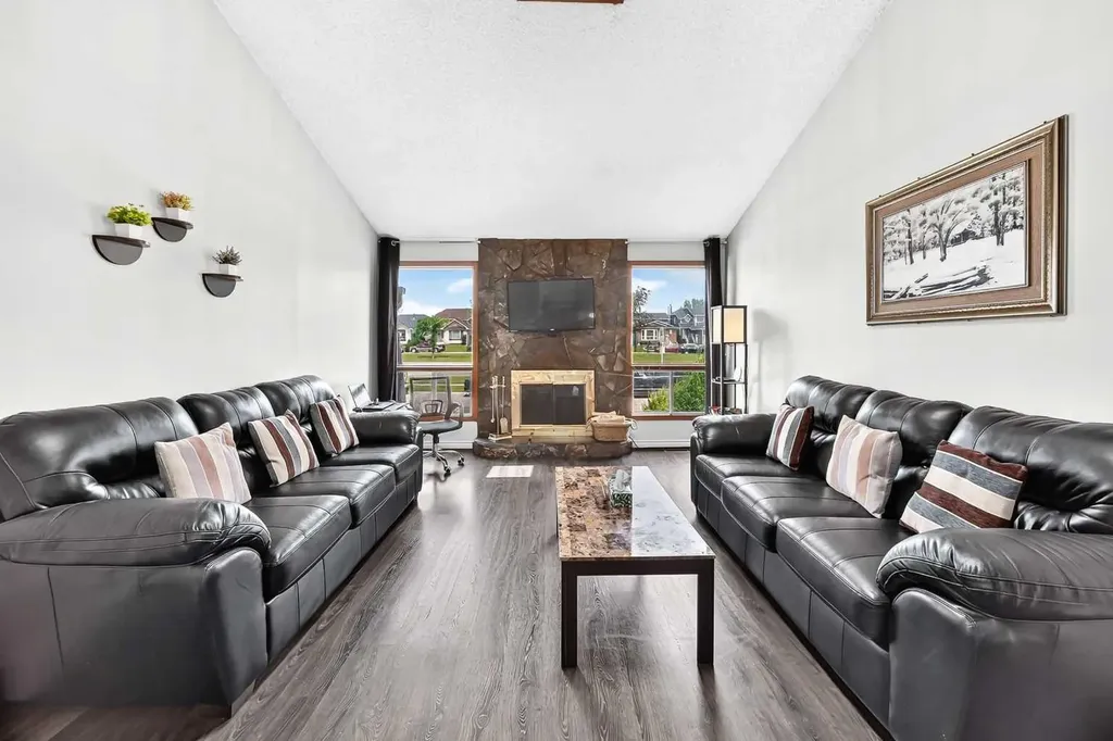 91 Castleridge Crescent NE Calgary AB T3J 1N6