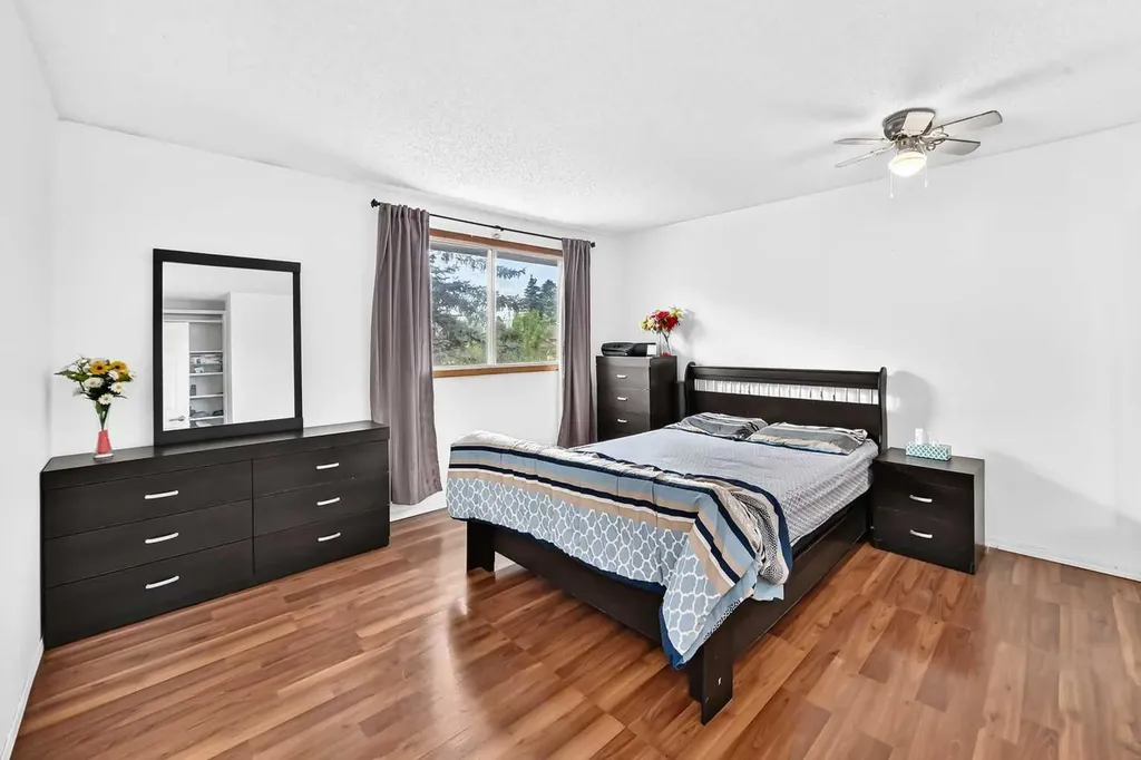 91 Castleridge Crescent NE Calgary AB T3J 1N6