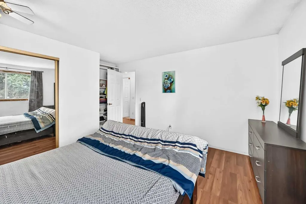 91 Castleridge Crescent NE Calgary AB T3J 1N6