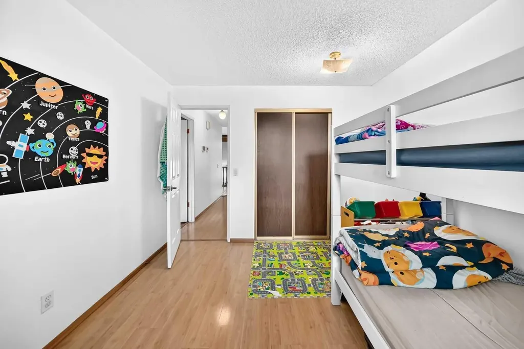 91 Castleridge Crescent NE Calgary AB T3J 1N6