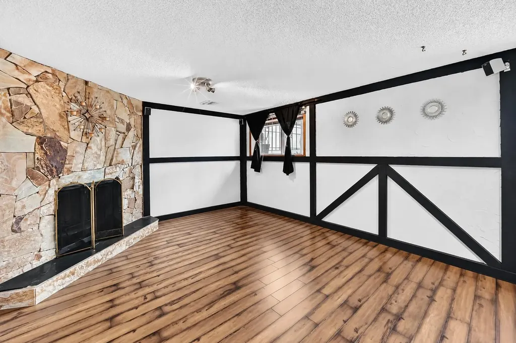 91 Castleridge Crescent NE Calgary AB T3J 1N6