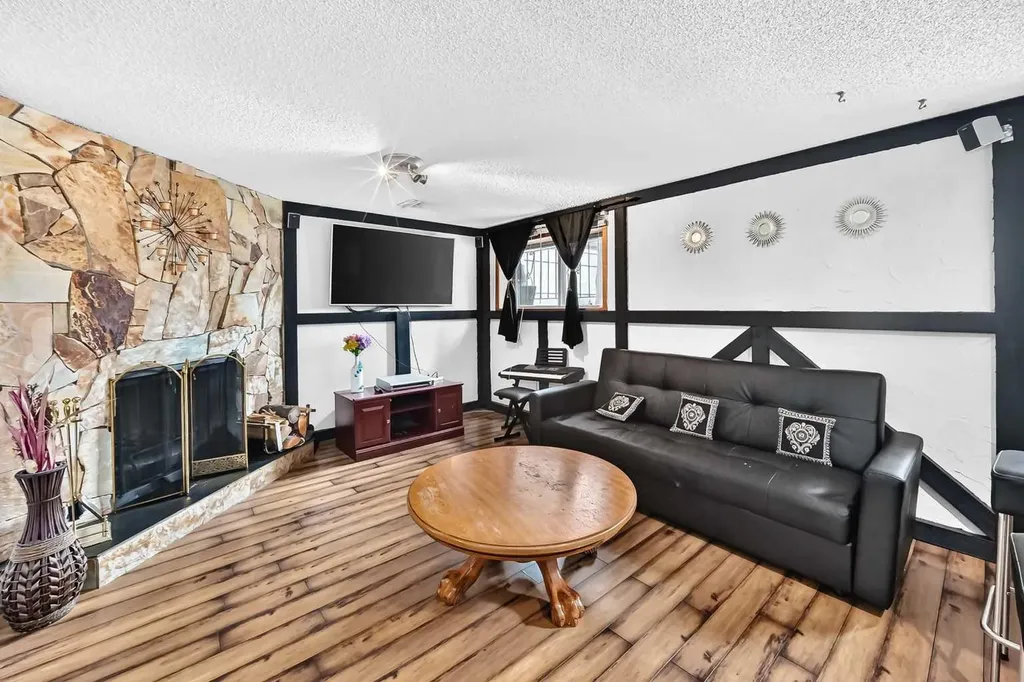 91 Castleridge Crescent NE Calgary AB T3J 1N6