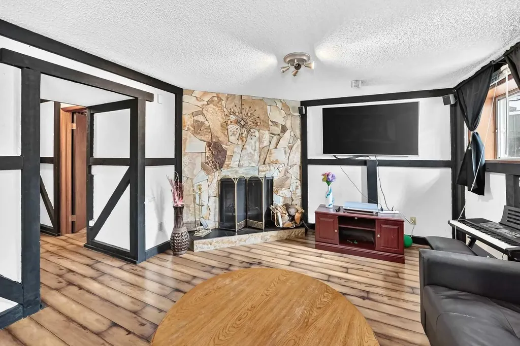 91 Castleridge Crescent NE Calgary AB T3J 1N6