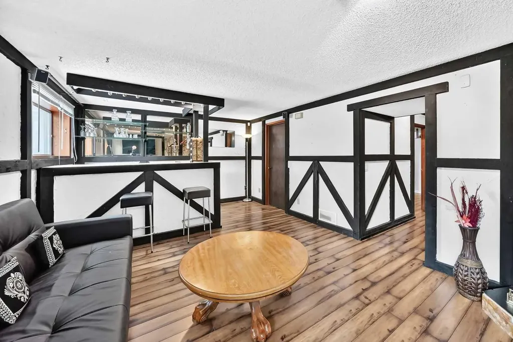 91 Castleridge Crescent NE Calgary AB T3J 1N6