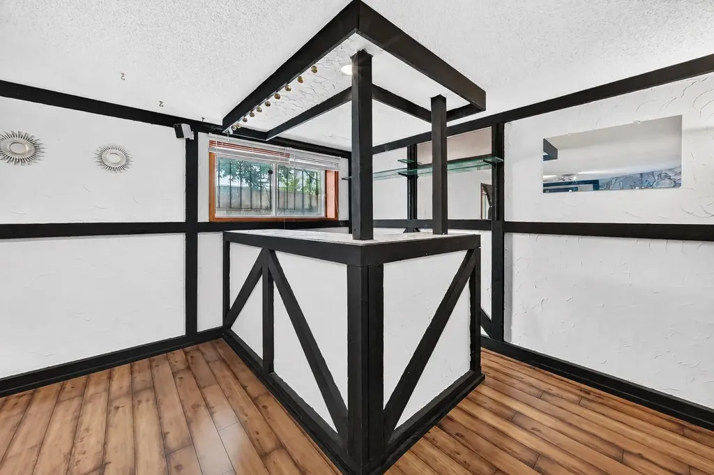91 Castleridge Crescent NE Calgary AB T3J 1N6