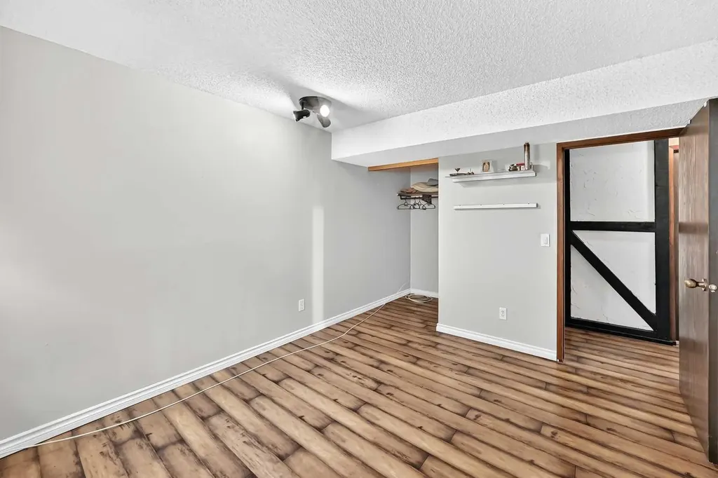91 Castleridge Crescent NE Calgary AB T3J 1N6