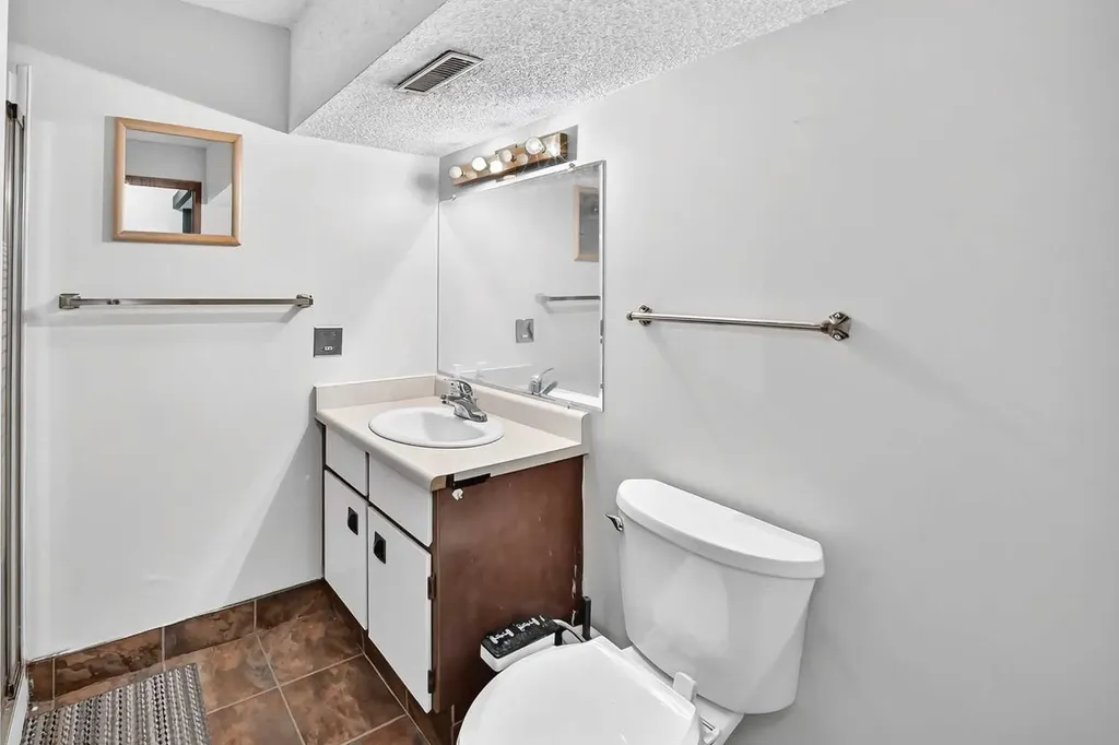 91 Castleridge Crescent NE Calgary AB T3J 1N6