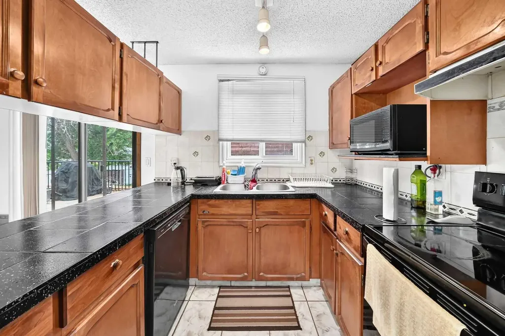 91 Castleridge Crescent NE Calgary AB T3J 1N6