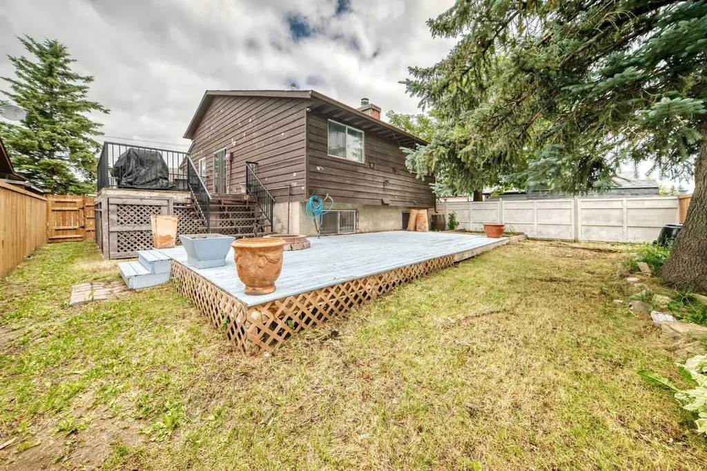 91 Castleridge Crescent NE Calgary AB T3J 1N6