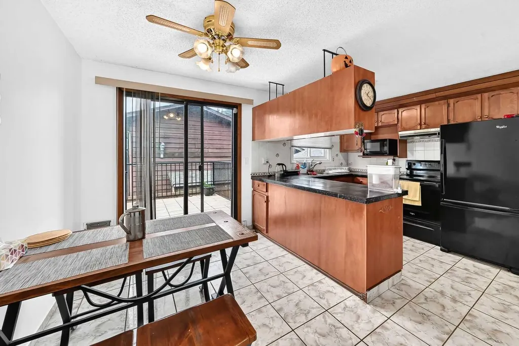 91 Castleridge Crescent NE Calgary AB T3J 1N6