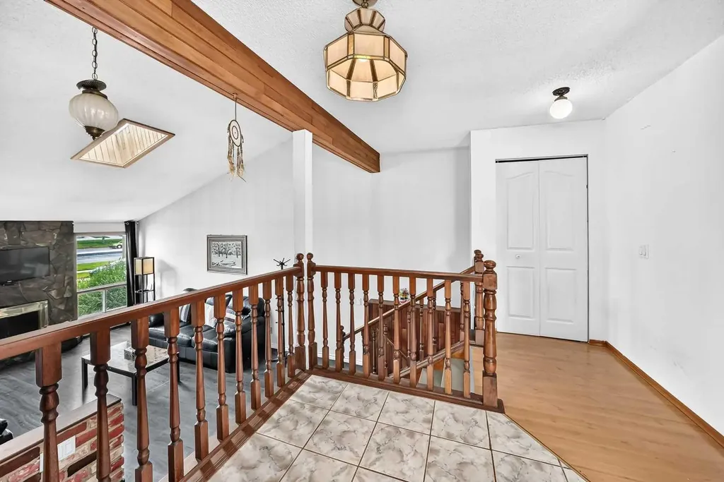 91 Castleridge Crescent NE Calgary AB T3J 1N6