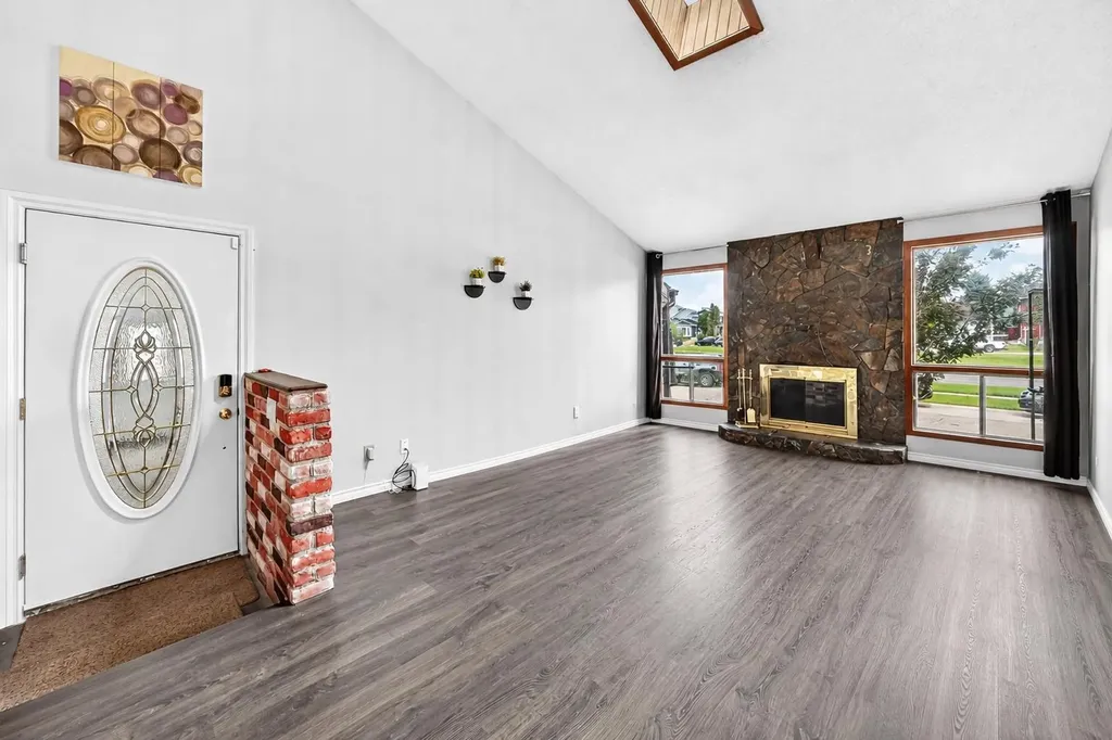 91 Castleridge Crescent NE Calgary AB T3J 1N6