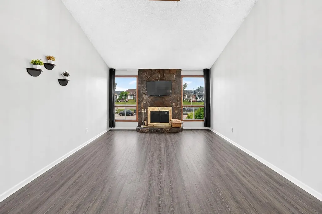 91 Castleridge Crescent NE Calgary AB T3J 1N6