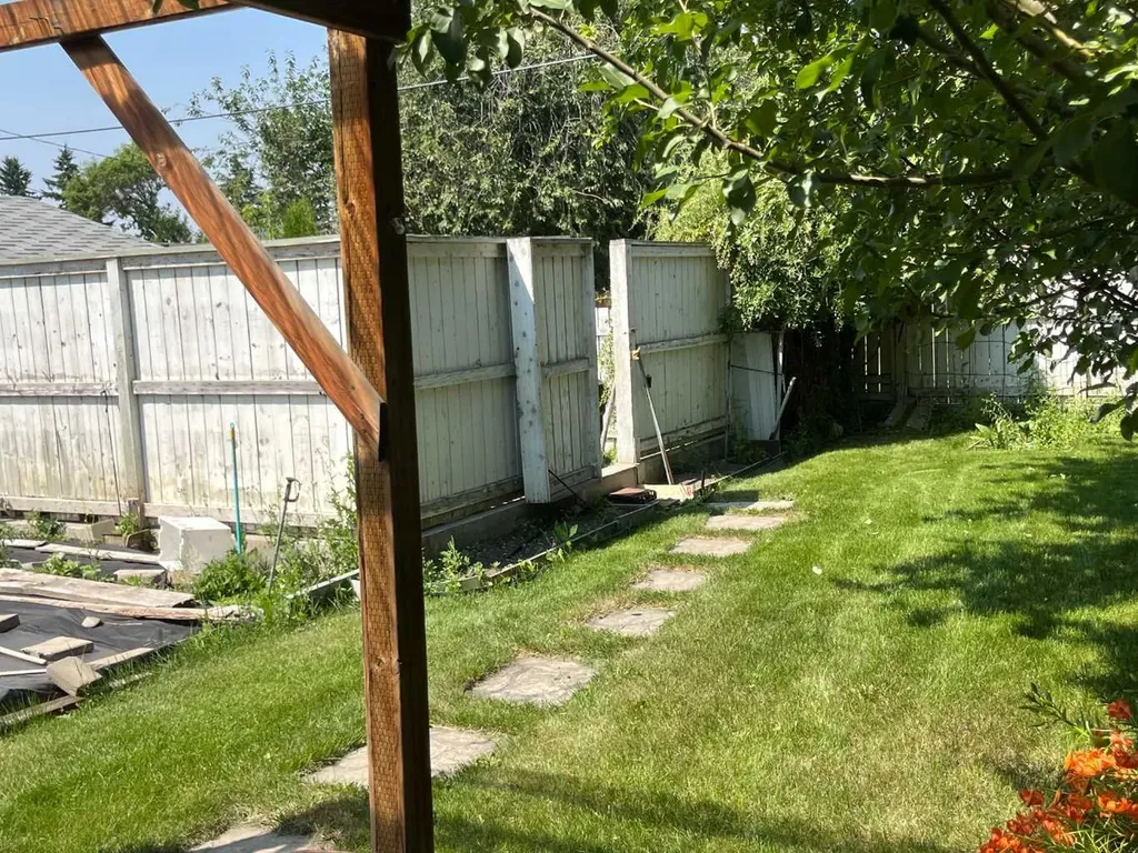 352 Malvern Close NE Calgary AB T2A4W7