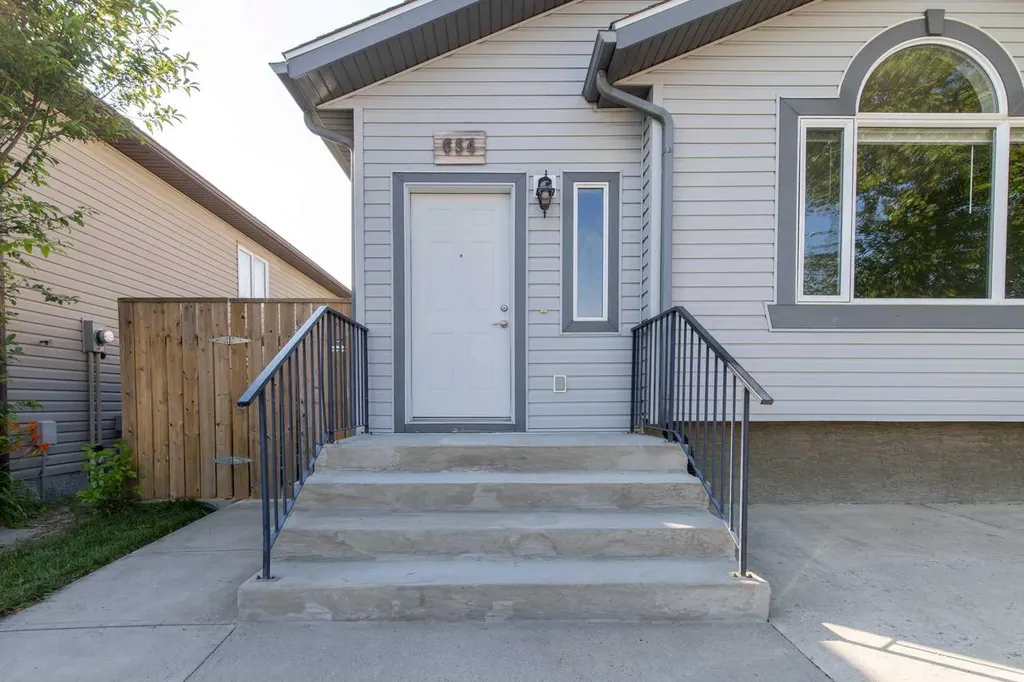 654 Blackfoot Terrace W Lethbridge AB T1K 7X6