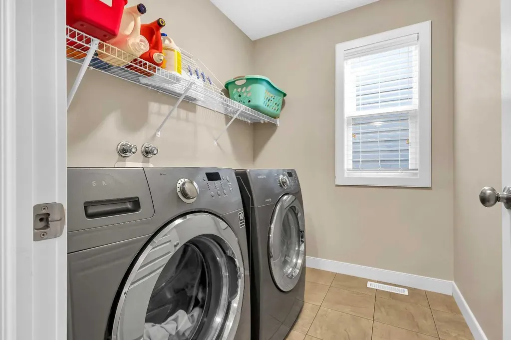 21 Evansfield Way NW Calgary AB T3P 0L1