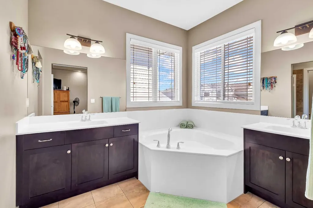 21 Evansfield Way NW Calgary AB T3P 0L1